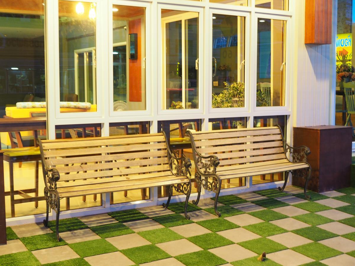 Hostel A Nighttime Krabi town Exteriér fotografie