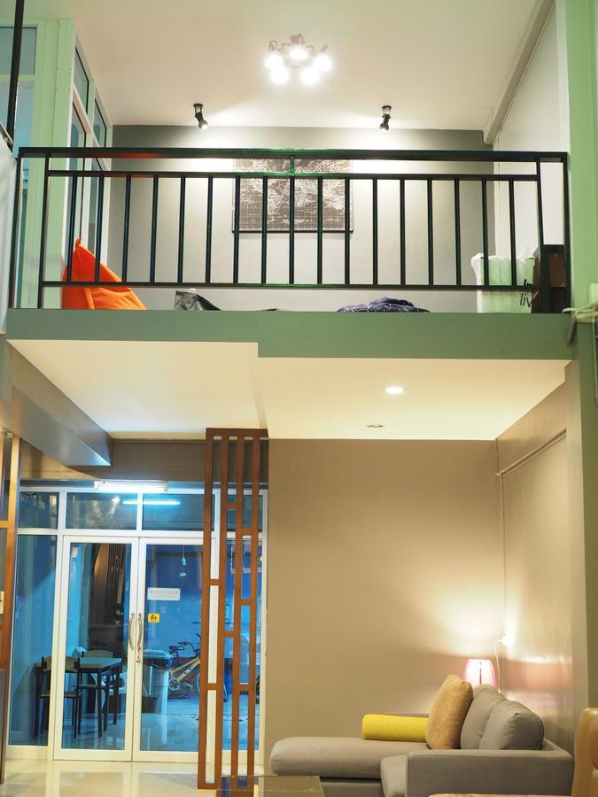Hostel A Nighttime Krabi town Exteriér fotografie