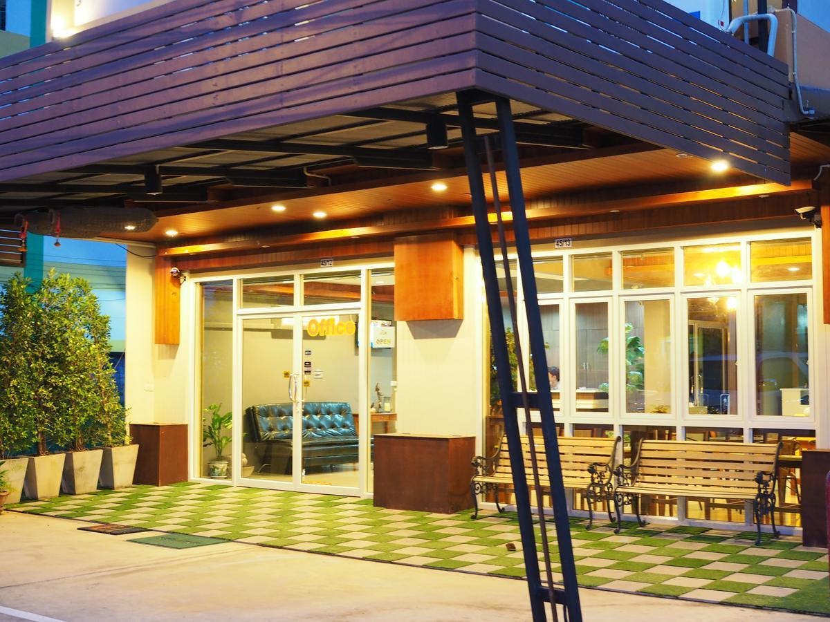 Hostel A Nighttime Krabi town Exteriér fotografie