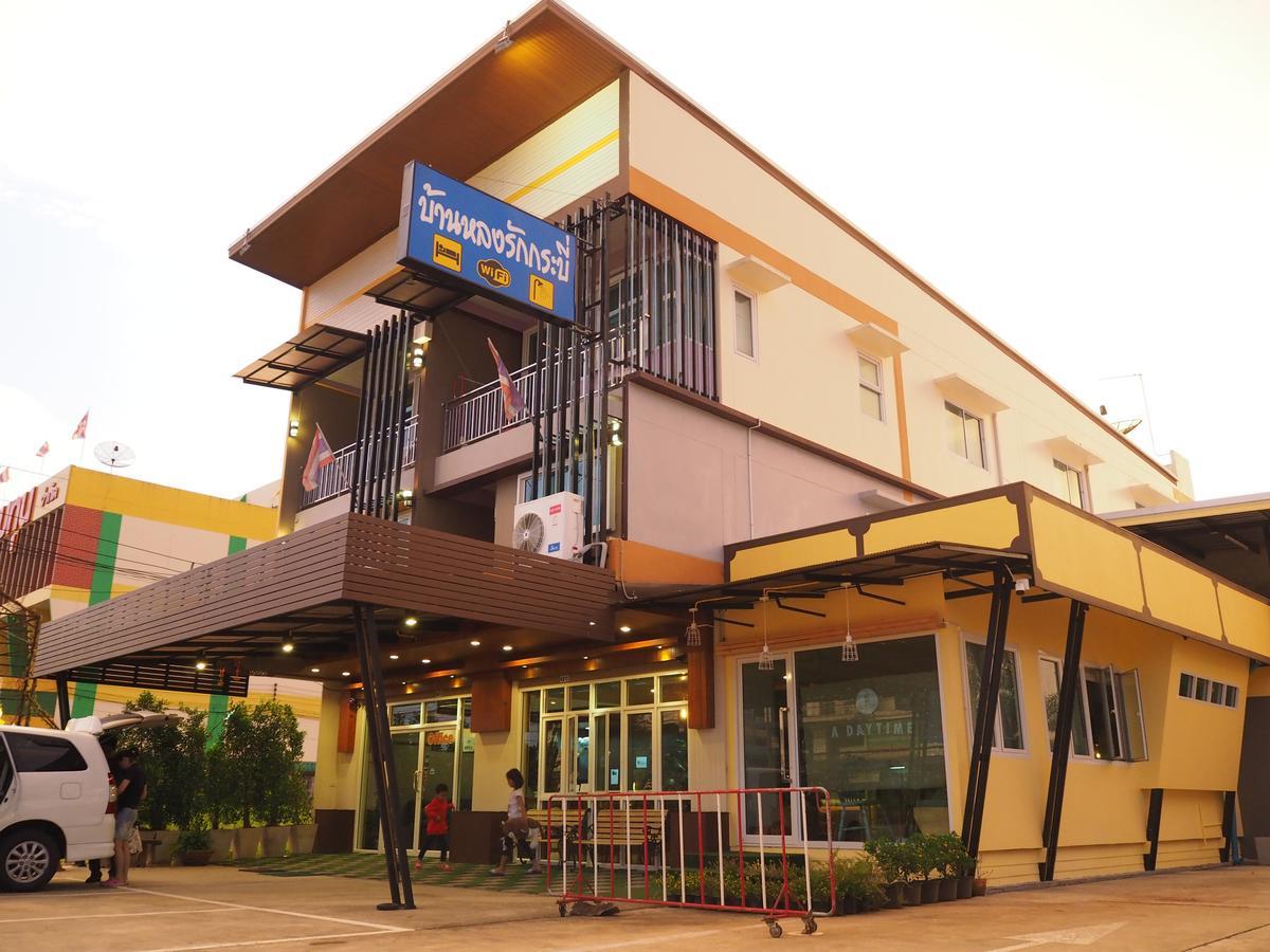 Hostel A Nighttime Krabi town Exteriér fotografie